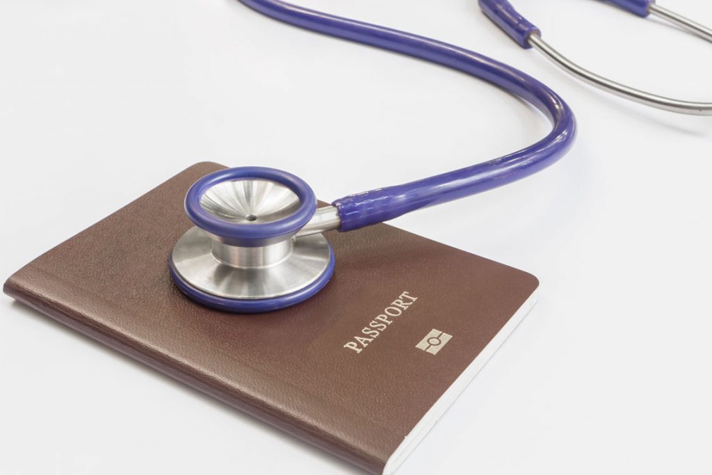 Asistencia sanitaria de ISFAS en el extranjero: guía esencial en 5 puntos